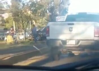 Fuerte accidente automovil铆stico sobre Bulevar