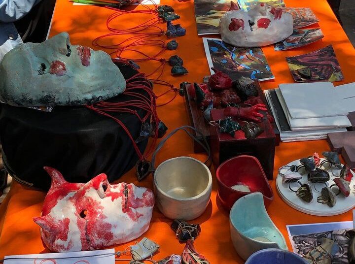 Mercadito “Arte-facto”, mostró el trabajo de los estudiantes de Artes