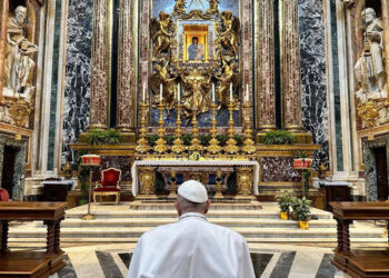 Papa Francisco vuelve al hospital