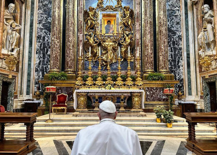 Papa Francisco vuelve al hospital