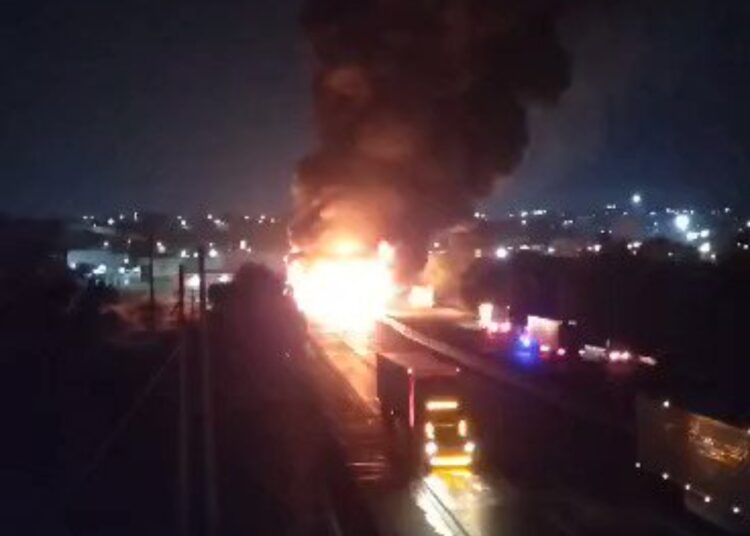 Carambola en la México-Querétaro a la altura de San Juan del Río, deja 8 heridos