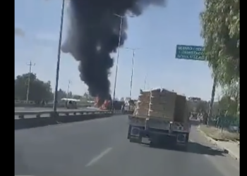 Tr谩iler incendiado