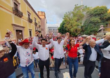 No hay cheques en blanco para los gobernantes, afirma Fernández Noroña