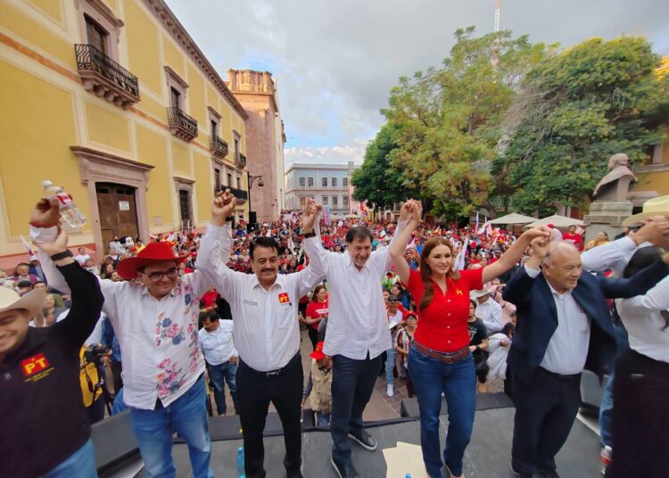 No hay cheques en blanco para los gobernantes, afirma Fernández Noroña