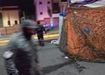 Desalojan de plantón a trabajadores de Fiscalía que demandan aumento salarial