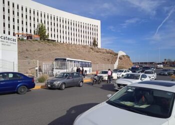 Docentes toman Ciudad Administrativa