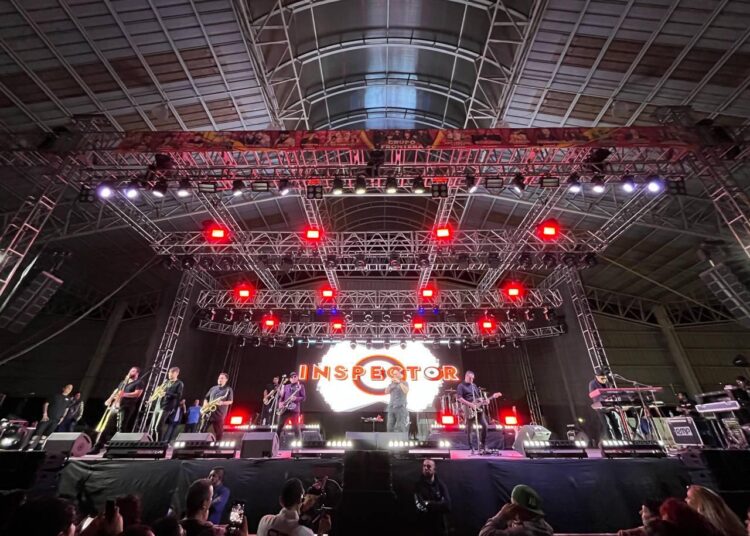 Encienden ambiente Inspector y Chucho Rivas en Ferefre 2023