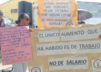 Protesta personal de Fiscalía en acto del gobernador en Pinos; son ignorados