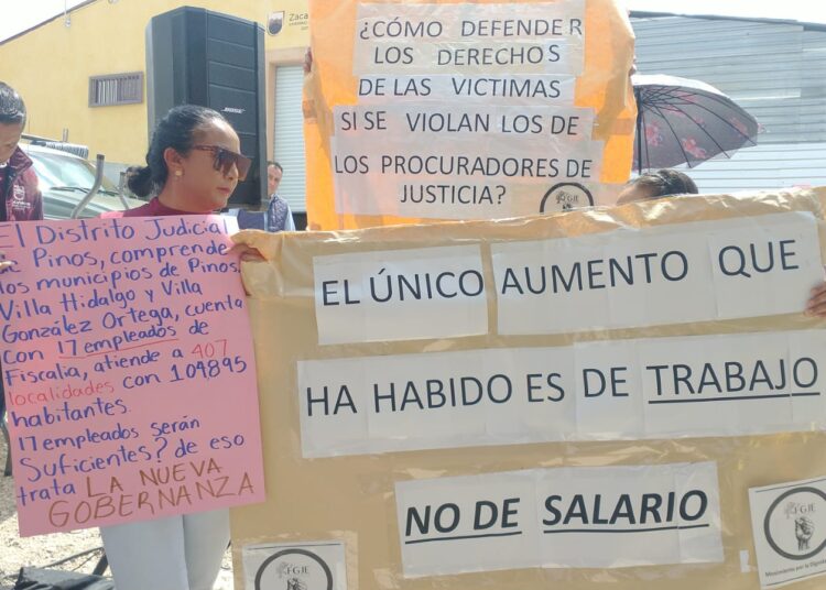Protesta personal de Fiscalía en acto del gobernador en Pinos; son ignorados