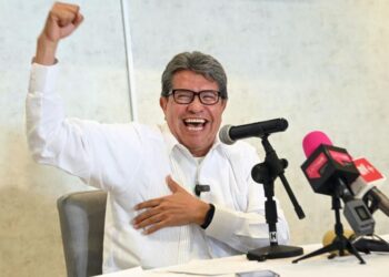 Monreal confía en que Marcelo Ebrard aceptará el resultado de la encuesta