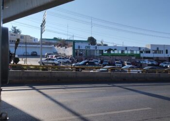 Agricultores toman Bulevard Metropolitano ante falta de electricidad