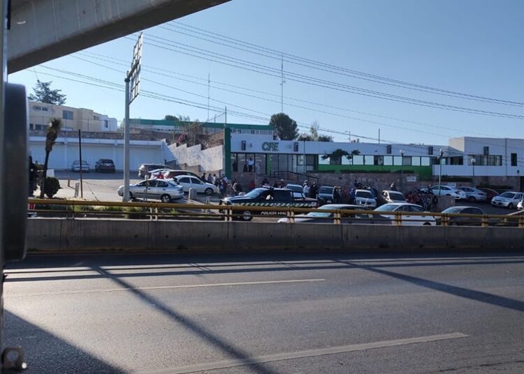 Agricultores toman Bulevard Metropolitano ante falta de electricidad