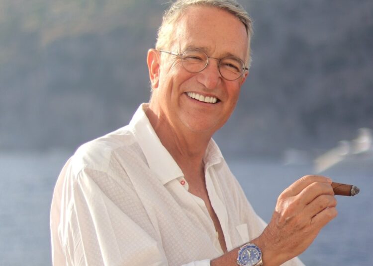 Ricardo Salinas Pliego no va a usar libros de texto de la SEP en su colegio Humanitree