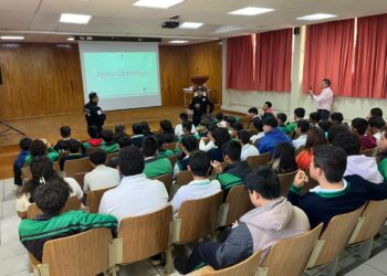 Informan a estudiantes sobre implicaciones por pertenecer a grupos delictivos