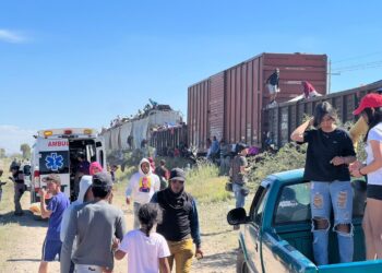Más de dos mil migrantes en el desamparo; desenganchan el vagón en que viajaban