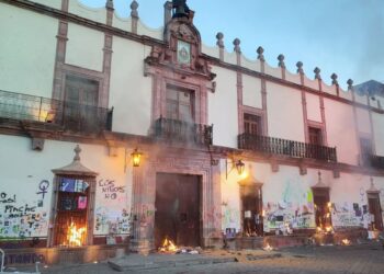 Código político: Gobierno sin brújula