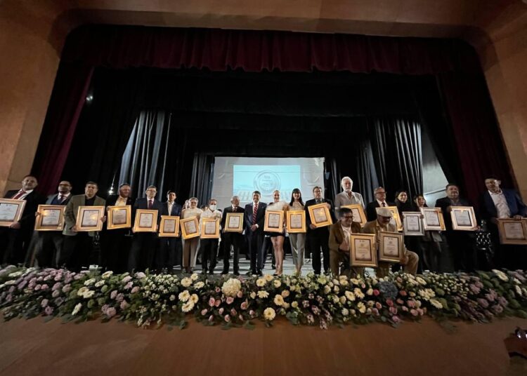 Reconoce ayuntamiento la trayectoria de 21 fresnillenses