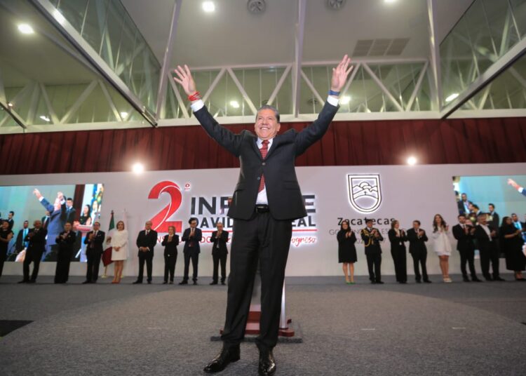 Código político: Informe con pena y sin gloria