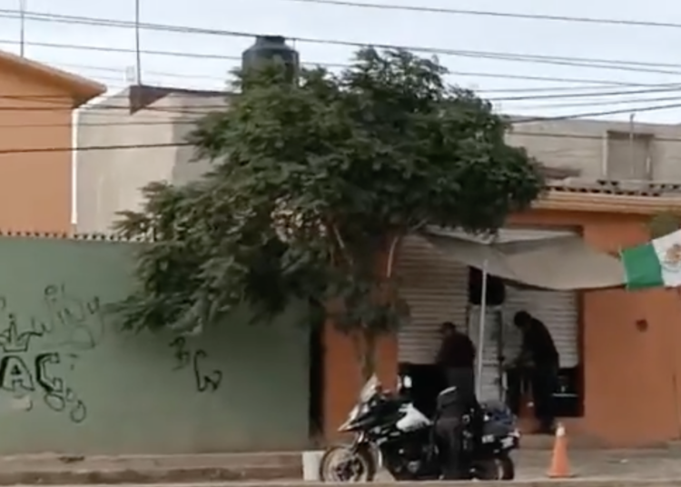 Atacan a un hombre frente a los baños “Juárez” en la Capital