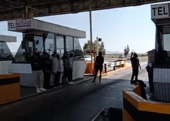 Normalistas toman caseta de Calera, Zacatecas