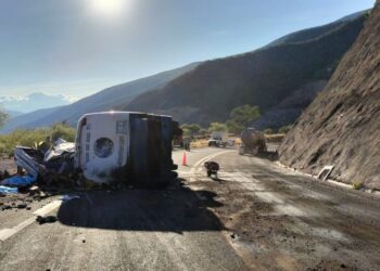 Mueren 18 migrantes en volcadura en la autopista Oaxaca-Cuacnopalan