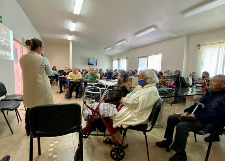 “La Casa del Abuelo” recibe con entusiasmo a López Velarde