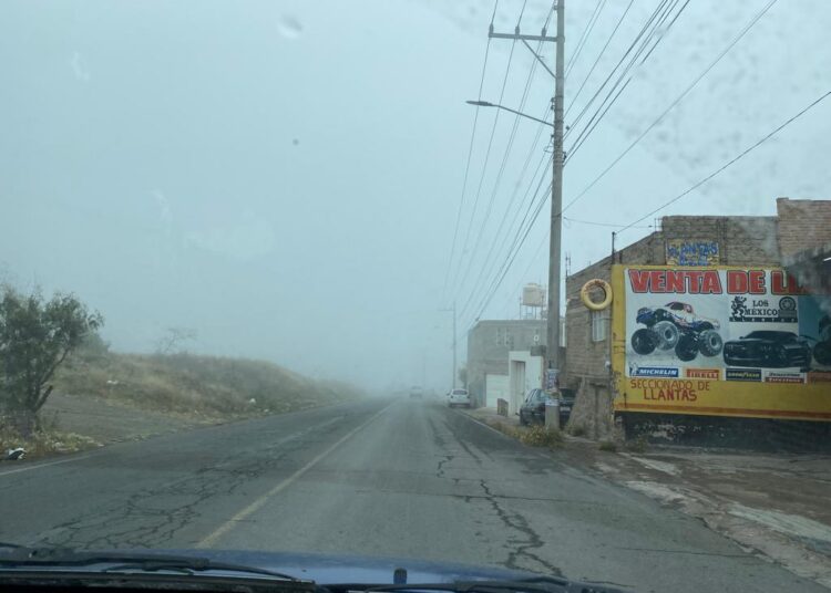 Bajas temperaturas y bancos de niebla sorprenden a zacatecanos