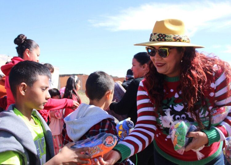 La Caravana Navideña entrega regalos a niños fresnillenses