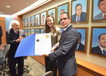 Recibe la diputada Noemí Luna doctorado Honoris Causa por el IMEPP