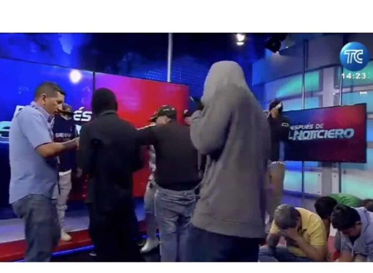 Grupo armado toma canal de televisión y la Universidad de Guayaquil, Ecuador