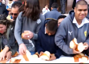 Reviven video donde personas arrasan con Rosca de Reyes Monumental en Zacatecas