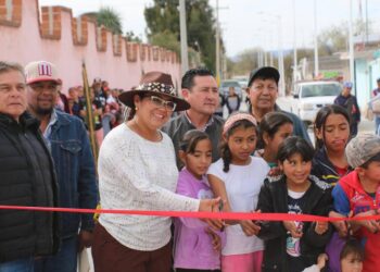 Pavimentan calles en la comunidad Puebla del Palmar en Fresnillo