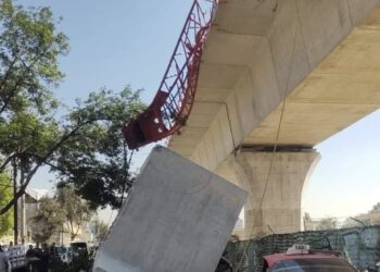 Colapsa estructura de concreto en obras del Tren Interurbano