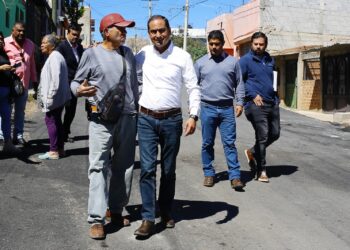 Supervisa Pepe Saldivar reencarpetamiento de calles en colonia Tierra y Libertad