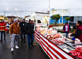 Supervisa Pepe Saldivar tianguis para atender a comerciantes y consumidores