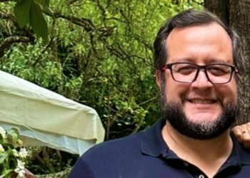 Hijo de AMLO denuncia filtración de su número telefónico en redes sociales