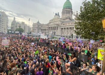 #8M en todo el mundo: Mujeres se manifiestan por sus derechos y equidad de género