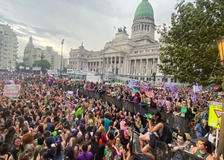 #8M en todo el mundo: Mujeres se manifiestan por sus derechos y equidad de género