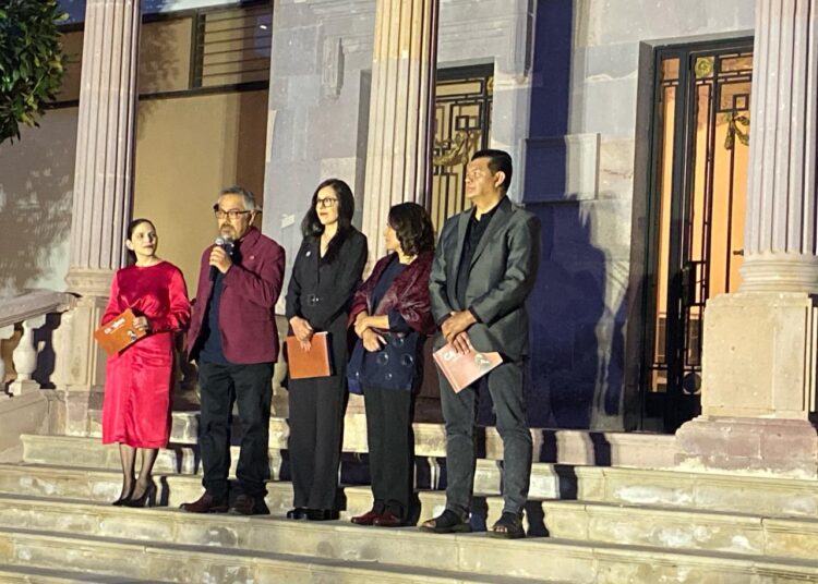 Juan Carlos Villegas, entra por la puerta principal al Museo Francisco Goitia
