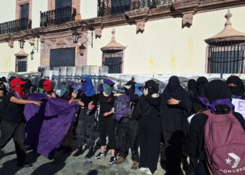 Reprime gobierno de Zacatecas a marchistas; detiene a un número indeterminado de mujeres