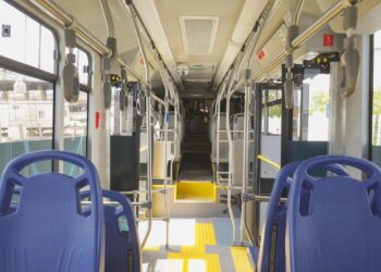 Presenta el gobierno al Mercedes Benz, como prototipo de transporte del Platabús