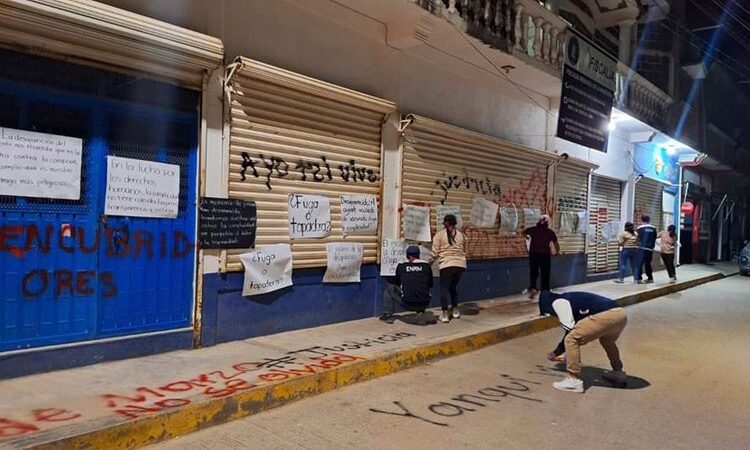 Renuncian el secretario de Gobierno y de Seguridad de Guerrero