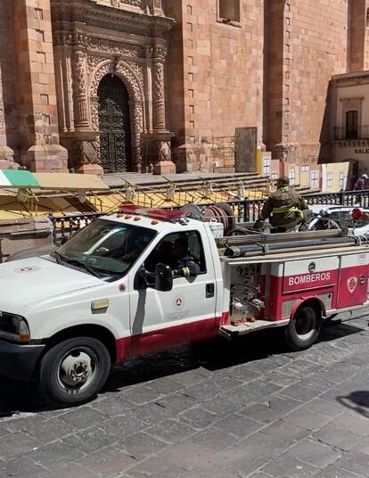 Se caen los andamios que coloca gobierno en la catedral; no duraron ni tres horas