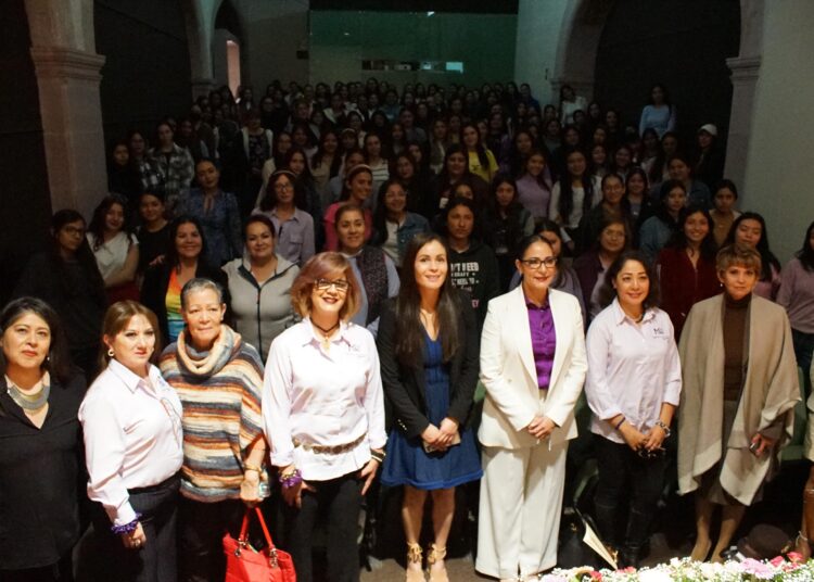 Presentan edición “Un par de alas para volar”