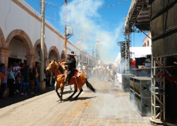 Jerez vive nuevamente con gran entusiasmo cabalgata y quema de Judas