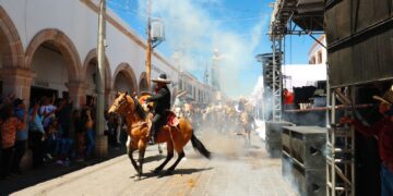 Jerez vive nuevamente con gran entusiasmo cabalgata y quema de Judas