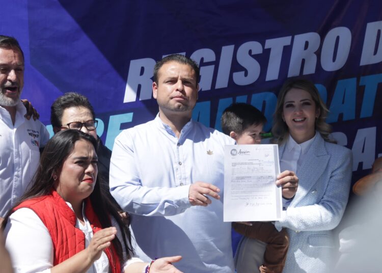 Miguel Varela se registra para contender por la alcaldía de la capital de Zacatecas