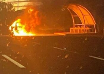 Reportan bloqueos del CJNG con vehículos incendiados