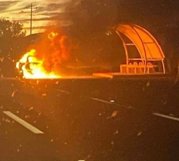 Reportan bloqueos del CJNG con vehículos incendiados