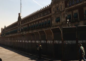 Blindan Palacio Nacional previo a marcha por el 8M